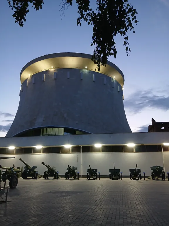 Жизнь с видом реку: огромная лоджия с панорамным остеклением в пол!