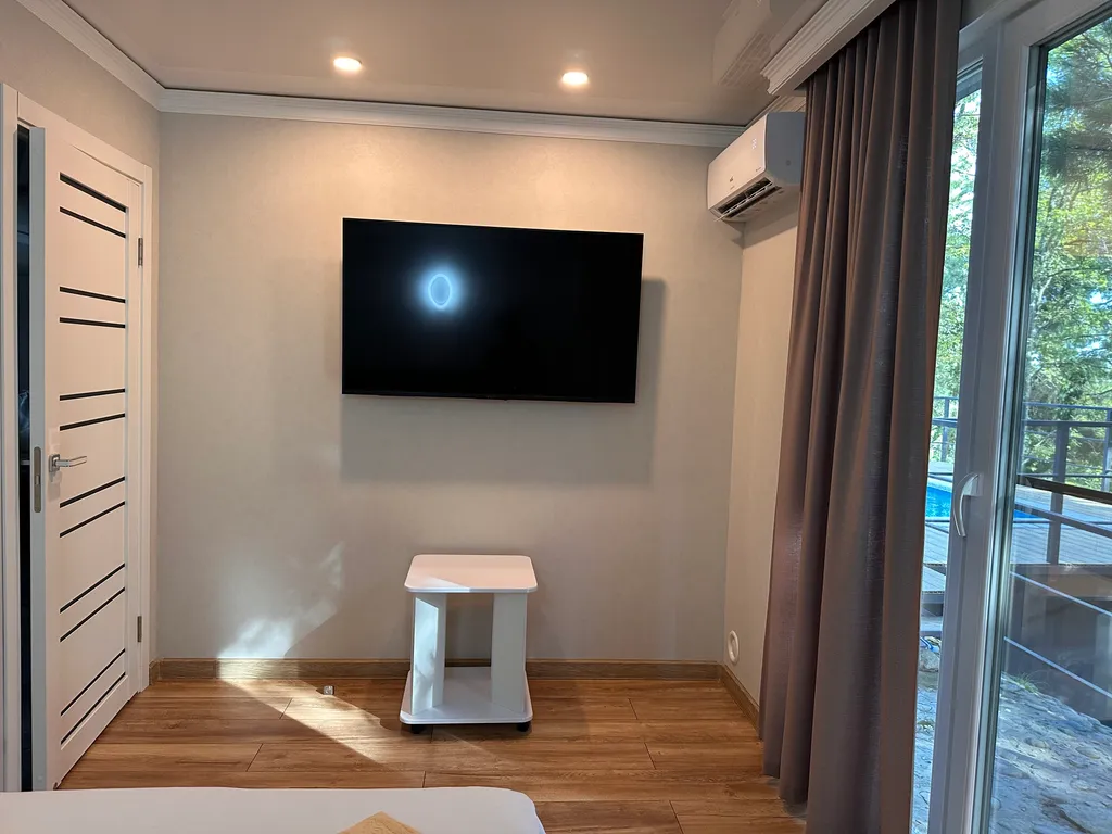 Домик с бассейном