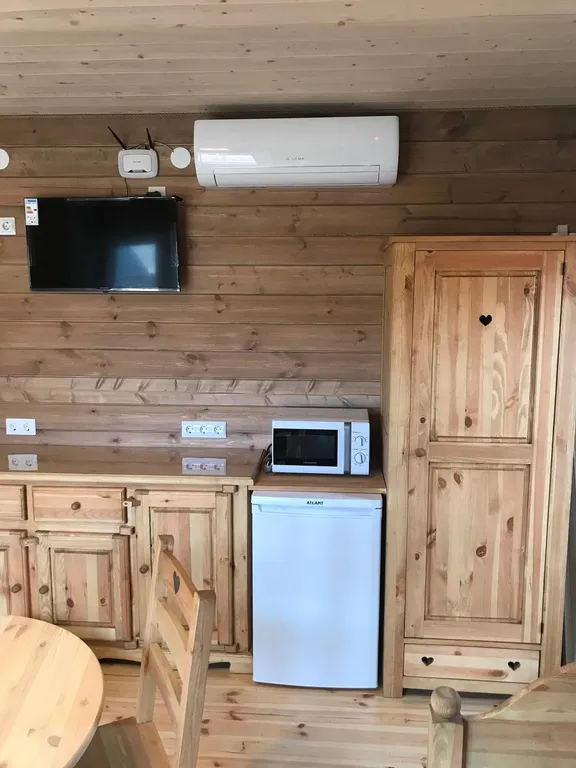 Деревенский отдых на берегу озера с городским комфортом