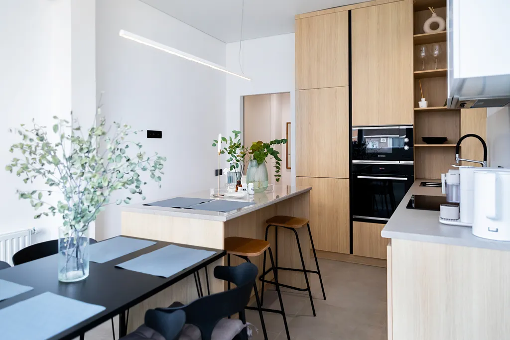 Стильная двухкомнатная квартира у моря