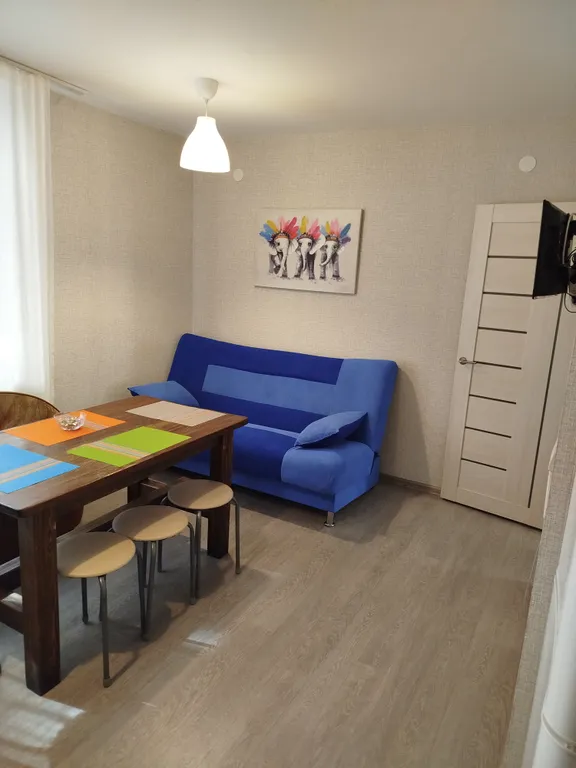 Просторная семейная двухкомнатная квартира рядом с центром города