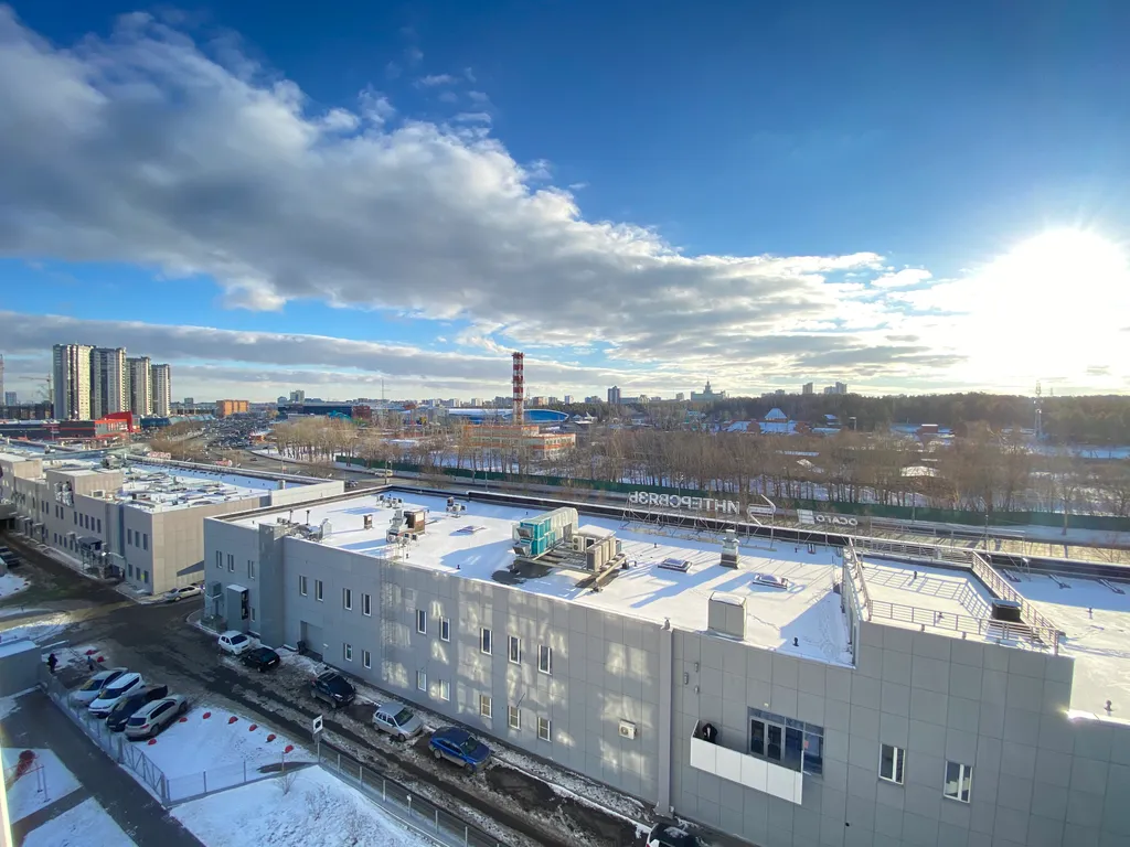 Поделам Светлая квартира рядом с Radisson Blu