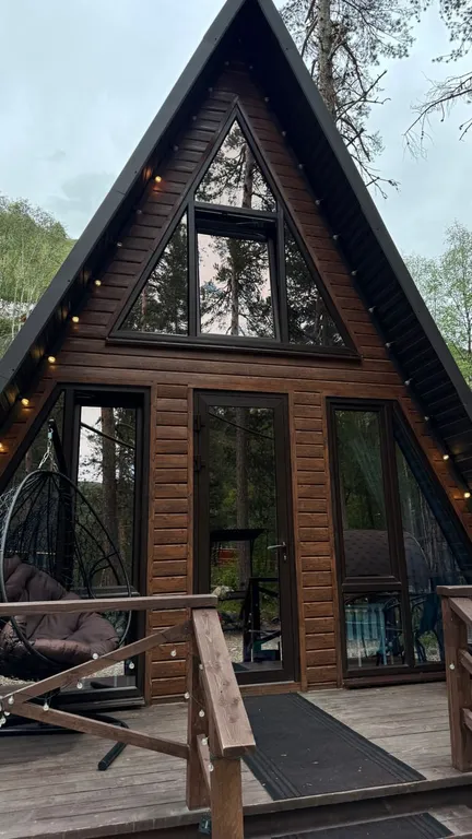 А-Frame домик с видом на гору Чегет