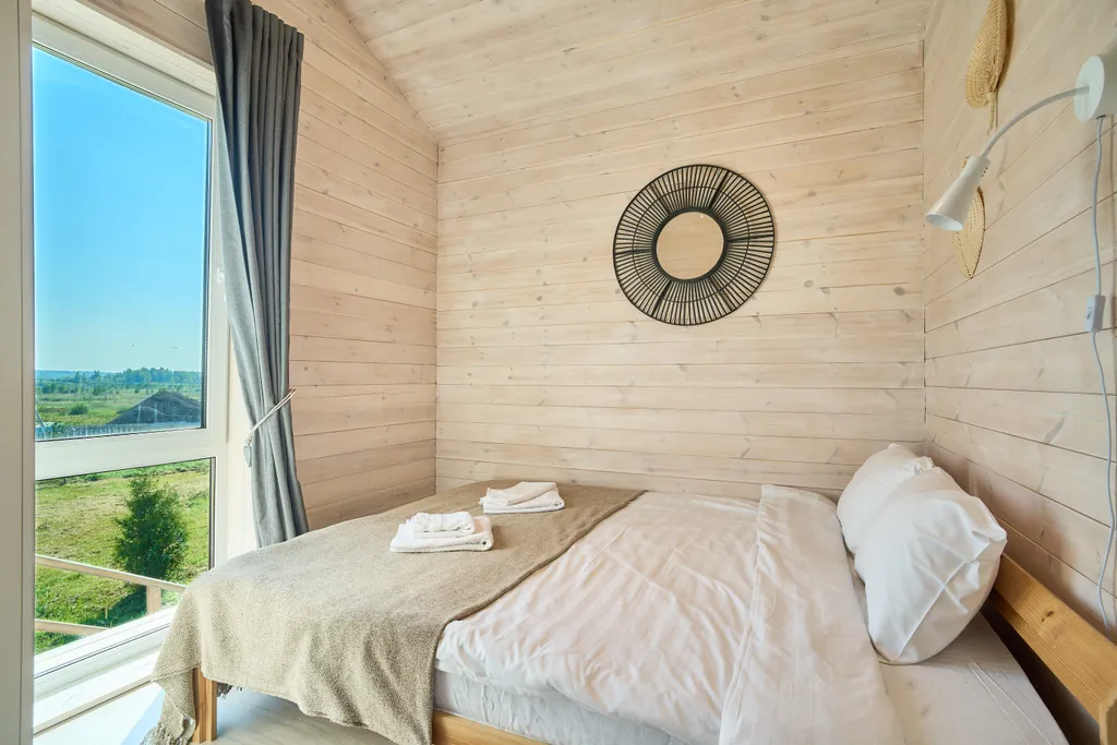 Дом с видом на пруд