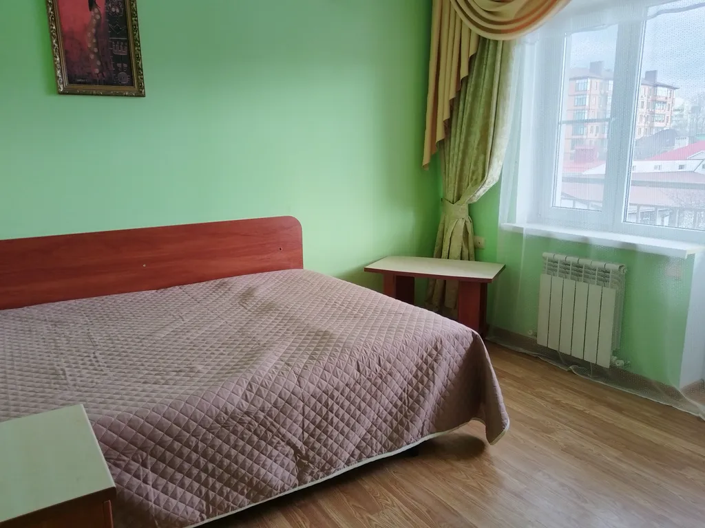 5ти местный двухкомнатный номер с балконом в гостевом доме с бассейном