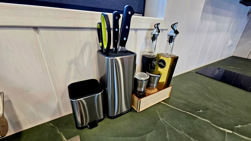 Далеко и надолго