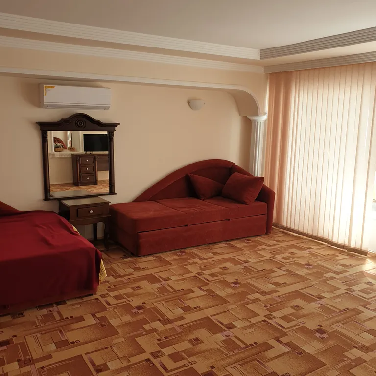 Уютный элленг с двориком Счастье на набережной Чёрного моря для двоих