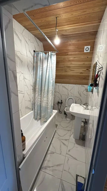 Деревянный дом на территории отеля