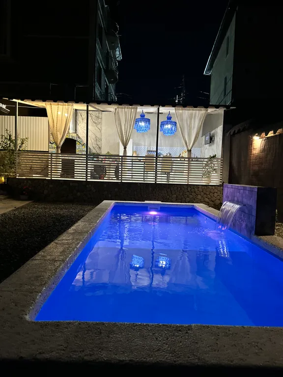 Уютный дом с бассейном и печью