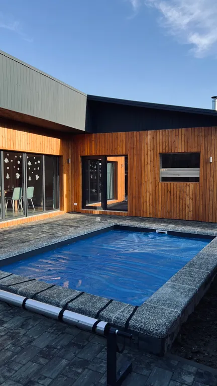 Вилла на берегу реки