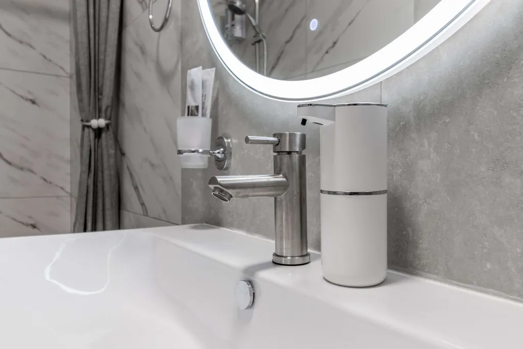 Кто ценит комфорт: новая мебель, техника, бельё