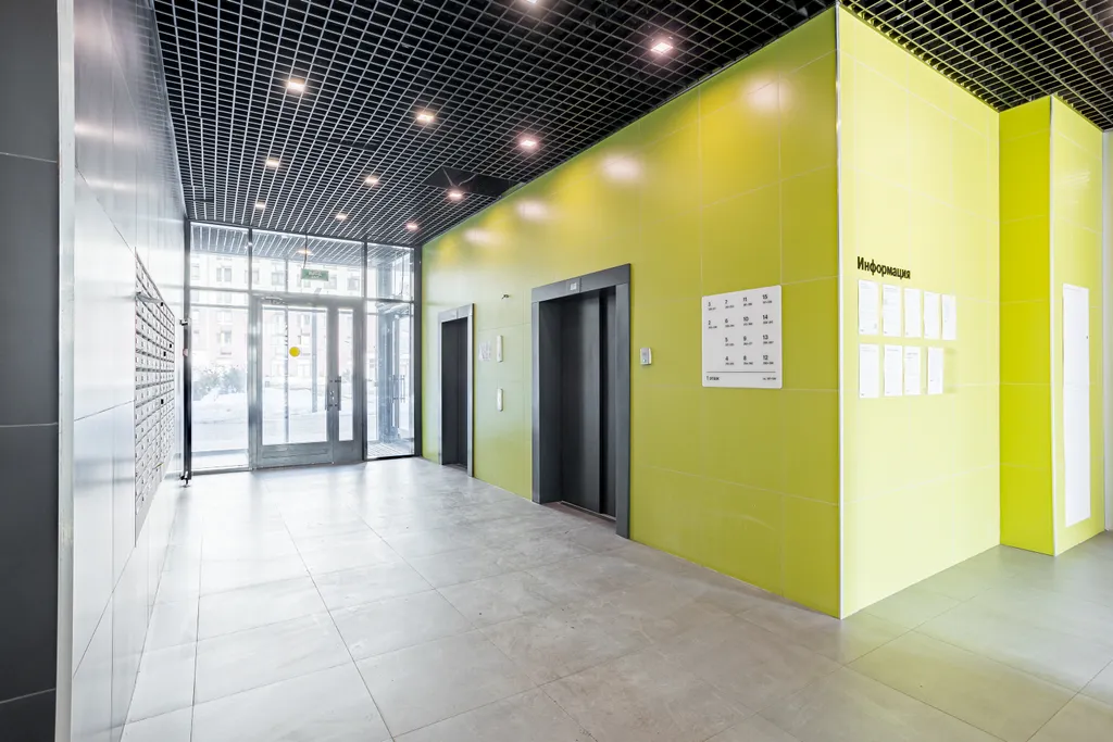 Стильная студия с балконом у метро