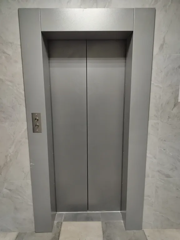 Квартира-студия с видом на город среди гор