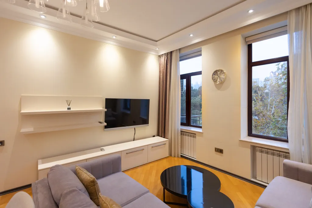 2 спальни + гостиная, прямой балкон с видом на гору Таргова