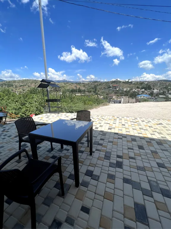 Дом с тремя апартаментами с видом на горы и море