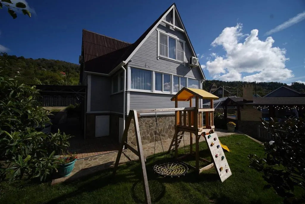 Усадьба с теплым бассейном