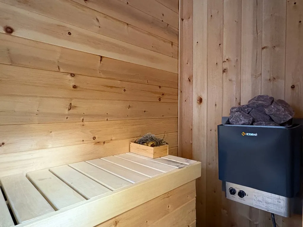 Уютный домик с сауной у леса