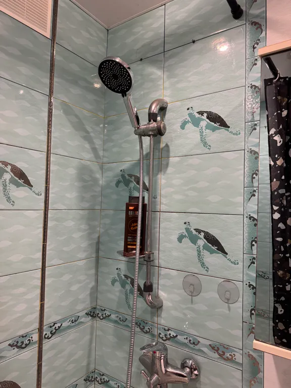 В тихом дворике с утепленной лоджией