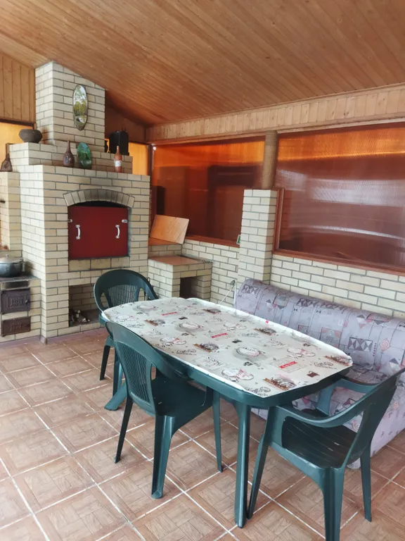 Небольшой уютный дом на спокойной улице