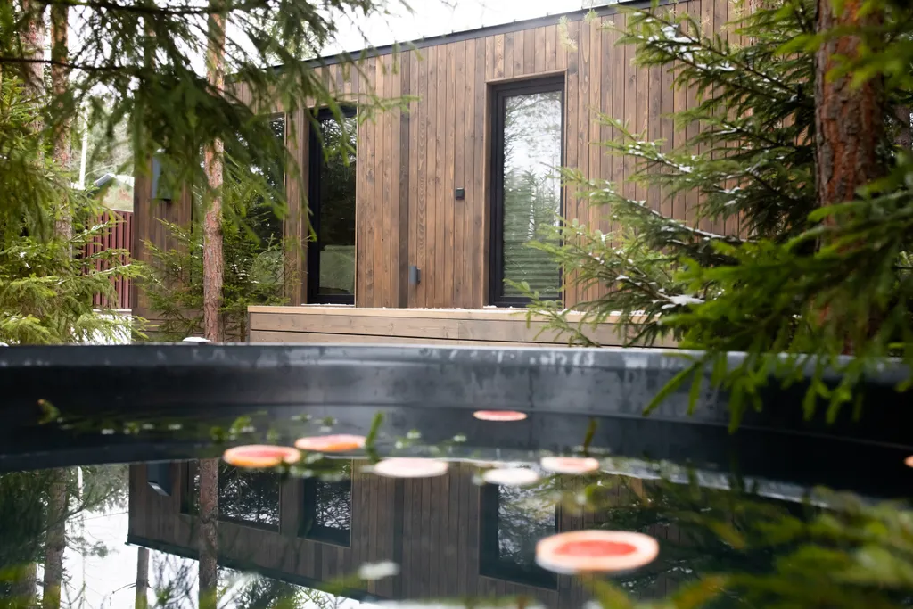 Коттедж Экcклюзивный дом с гopячим чaнoм в сосновом лесу — Семеновское