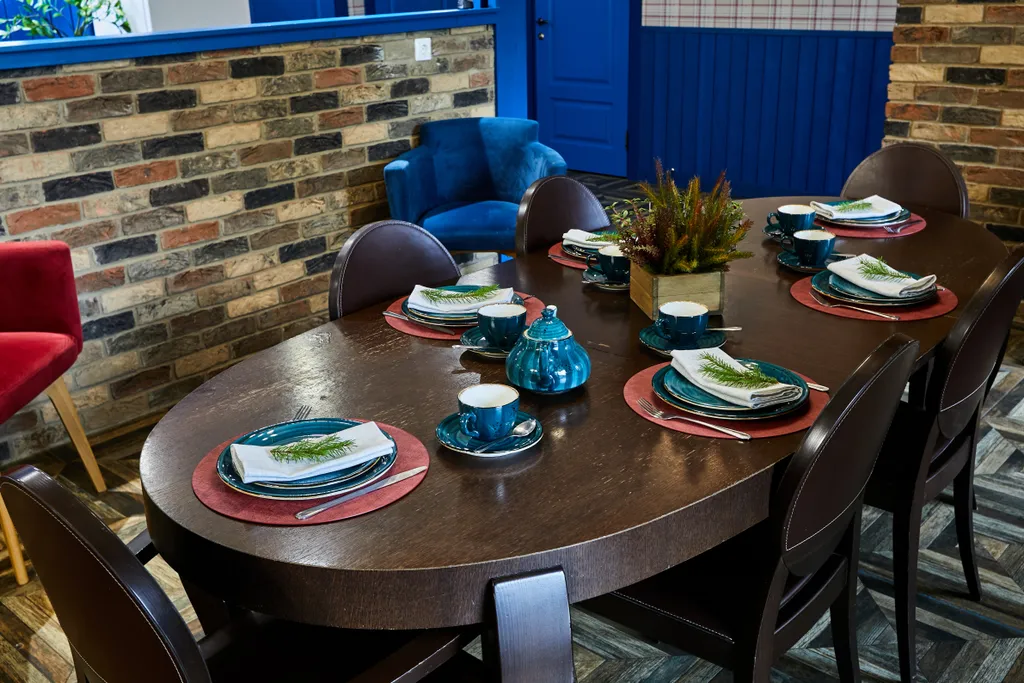 Большой коттедж с 5 спальнями, камином и террасой, Василек