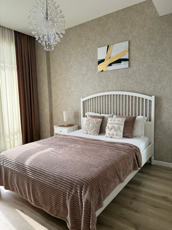 Корона с видом на море