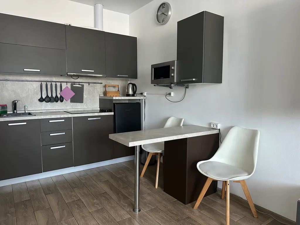 Просторная квартира рядом с ДРКБ, БСМП, военным госпиталем.