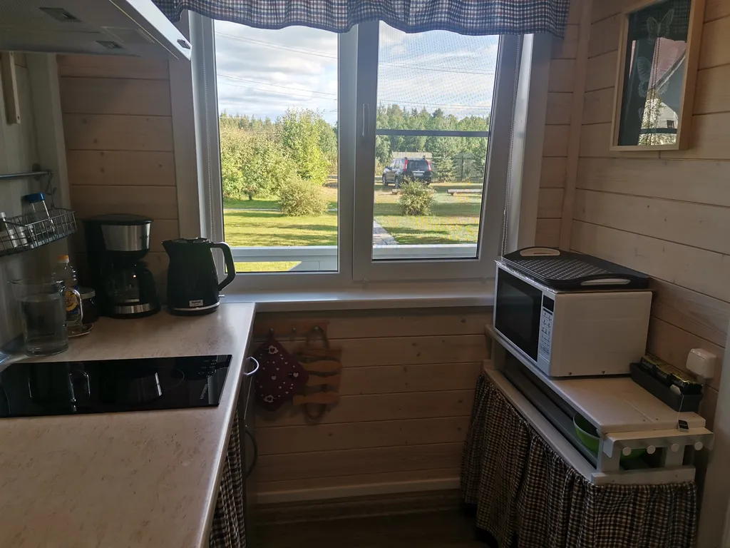 Дом с садом между лесом и рекой