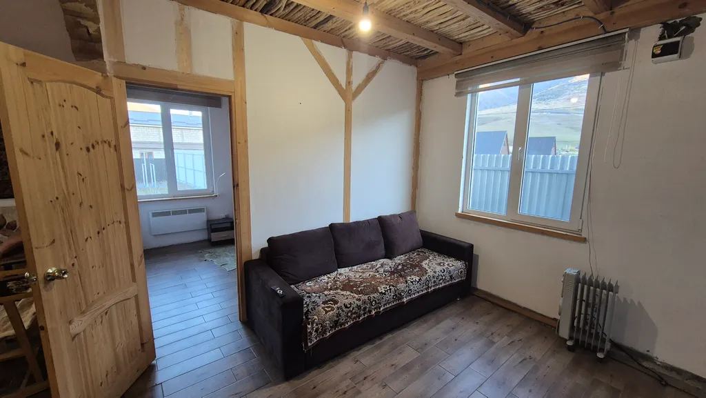 Домик с камином в горах