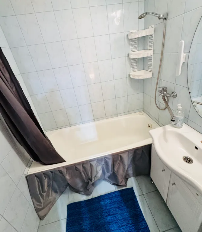 Большая двухкомнатная квартира, с отдельными спальнями и большой кухней