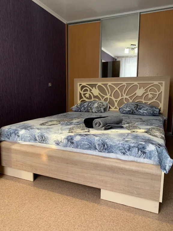 Уютная двухкомнатная квартира — аренда посуточно в Ачинск