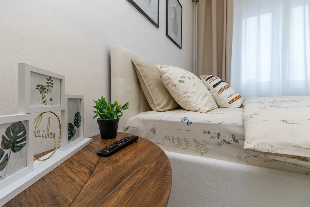 Квартира с жёлтым диваном