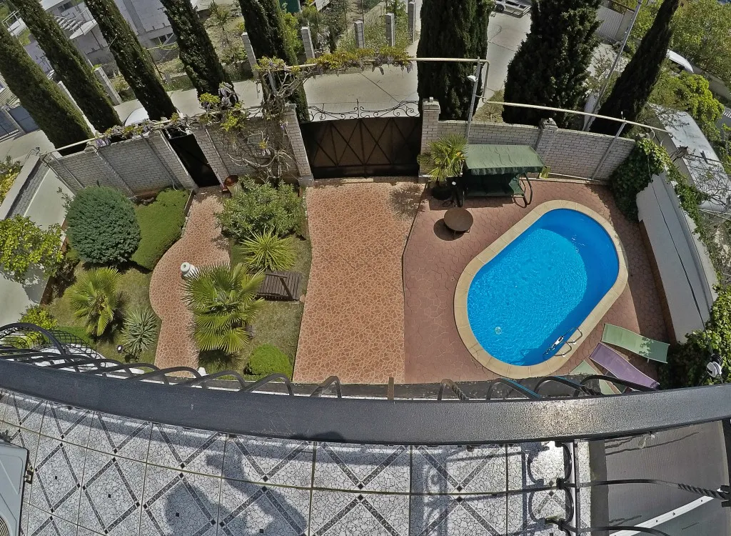 Дом в Ялте с бассейном и сауной