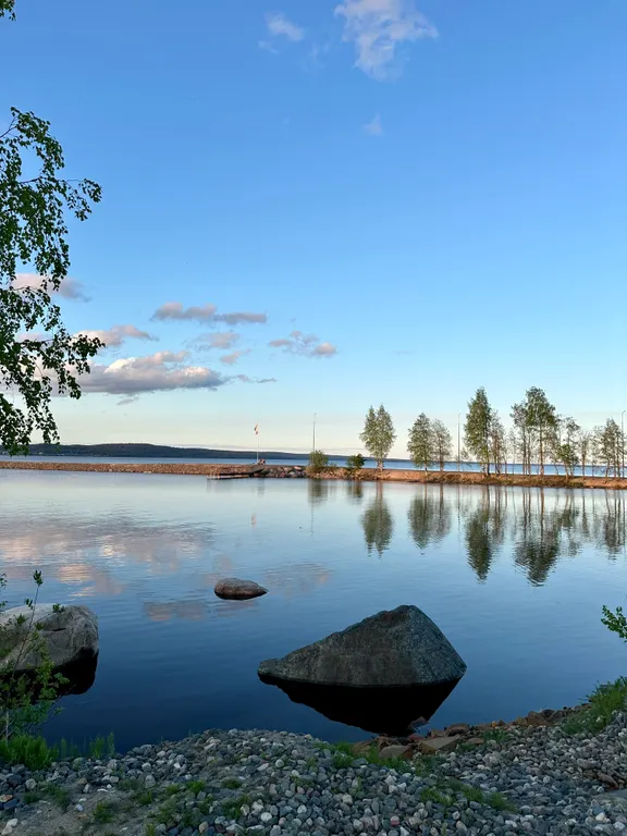 Квартира у озера