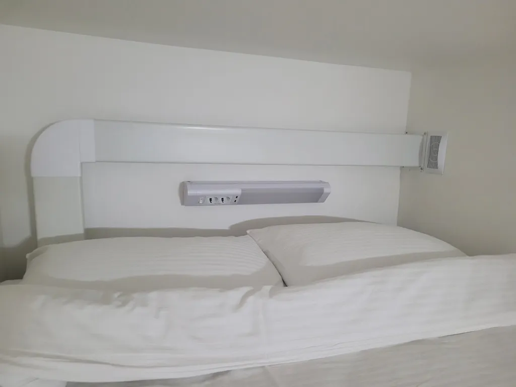 Лофт-6 синяя. Клёвая двухуровневая студия в центре.