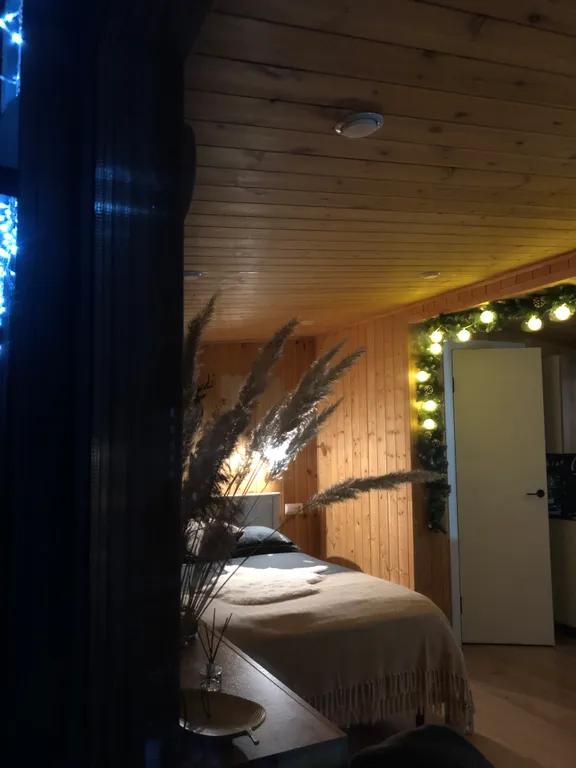 Новая вилла с горячей джакузи в террасе в черте города