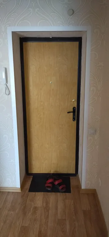 Сдаю однушку в новостройке - диван и кровать. Ждем вас.