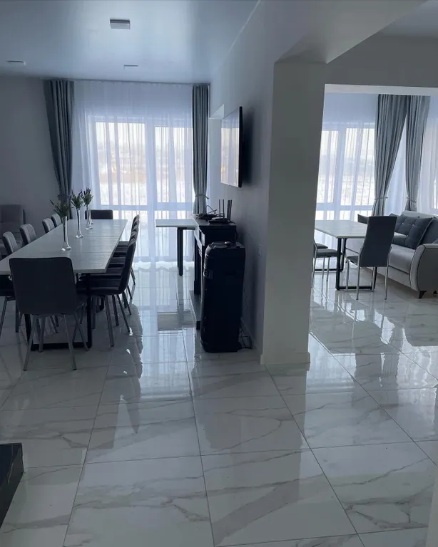 Коттедж с теплым бассейном и баней в 15 минутах от города