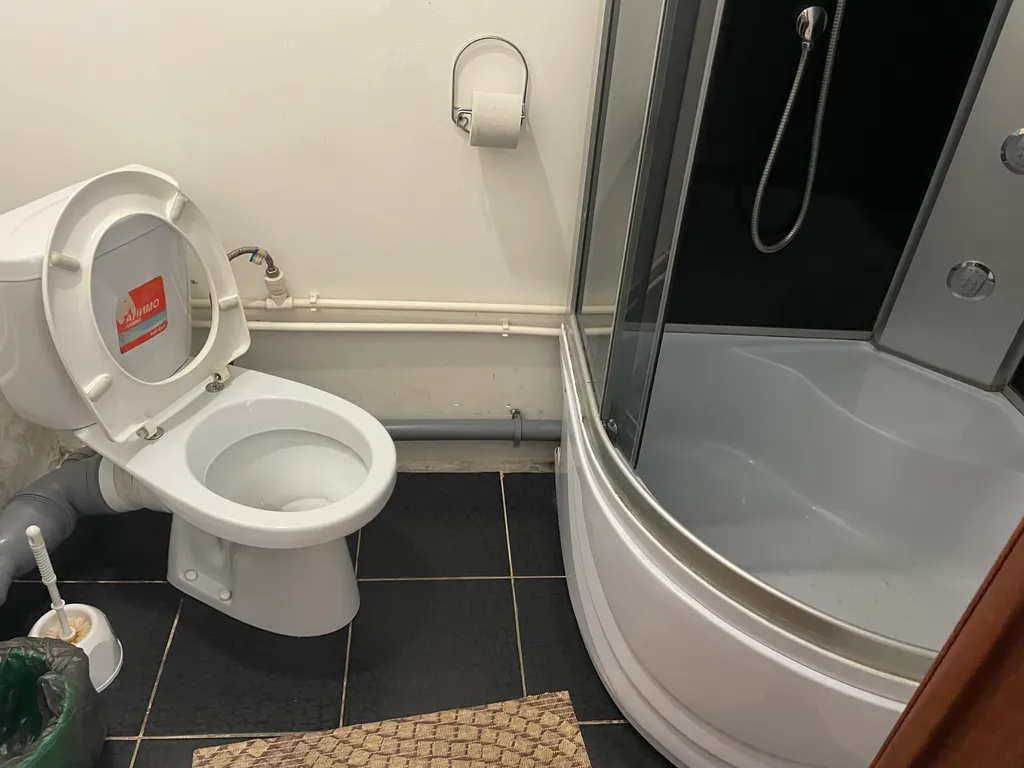 Комната со своим санузлом в апартаментах