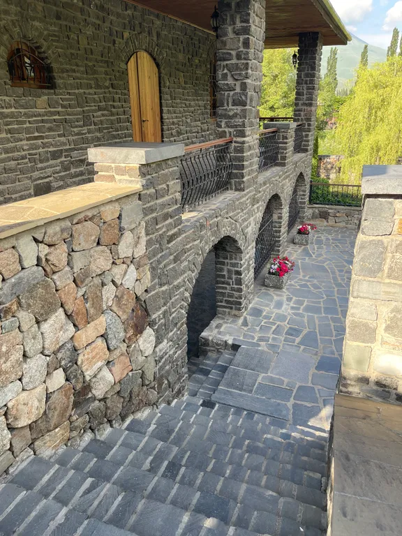 Дом в национальном стиле с удивительным видом AM House Grand