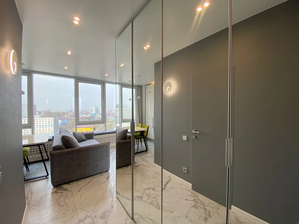 Прекрасная светлая студия у бухты Золотой рог