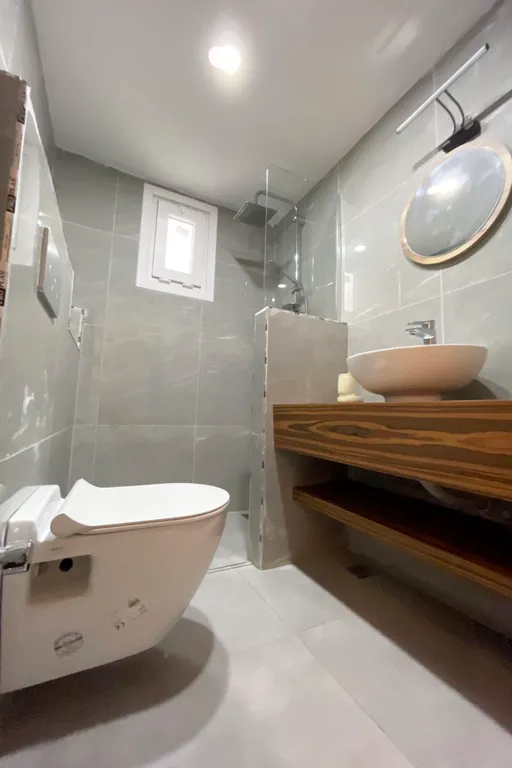 Beautiful 2br and 2toilet balcony apt 8 min by metro