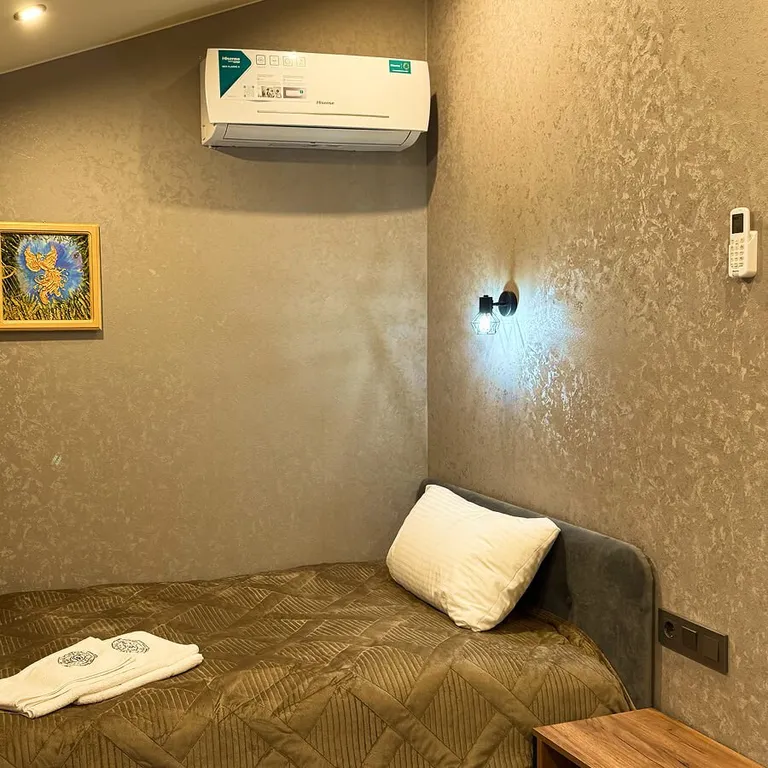 Уютная студия с двумя кроватями 120х200 см