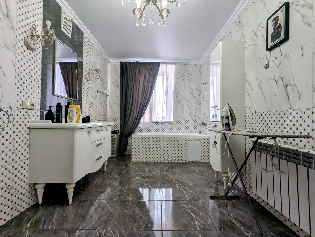 8-комнатный Дом