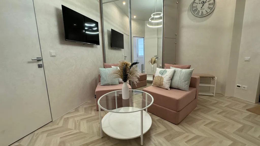 Евротрехкомнатный апартамент с балконом на первой линии