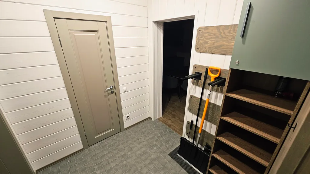 Далеко и надолго