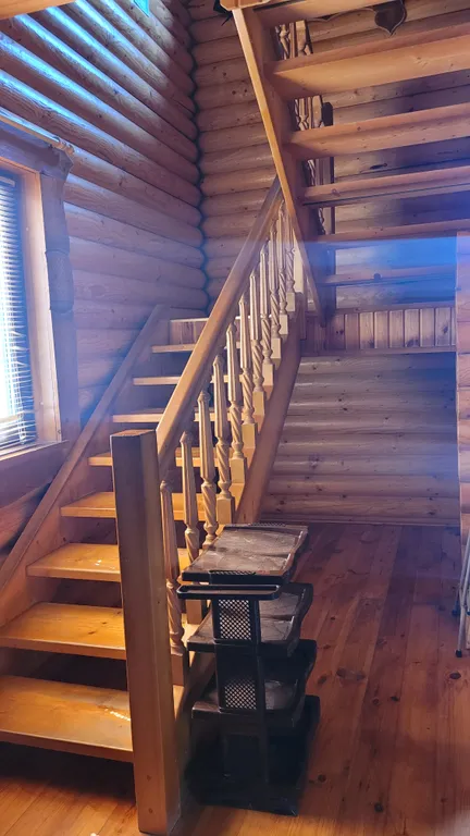 Деревянный домик возле моря