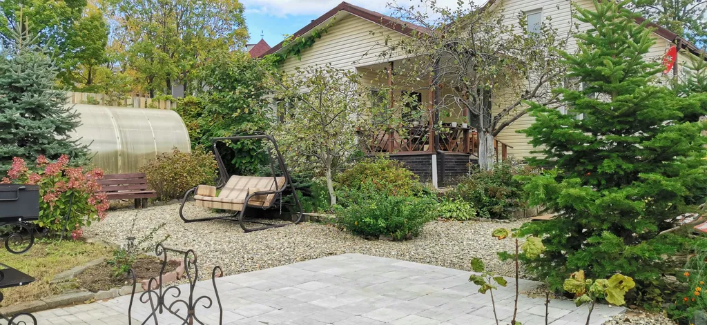 Коттедж Уютный загородный дом с красивой благоустроенной территорией. — аренда посуточно в Владивосток