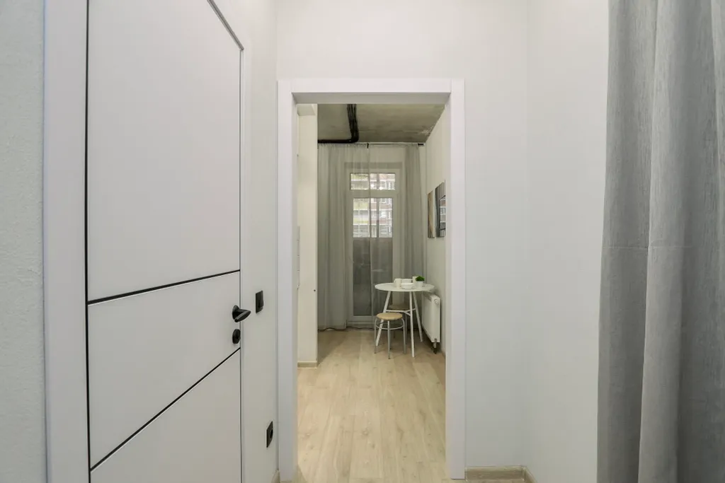 Милeйшaя студия с балконoм в центре гоpодa