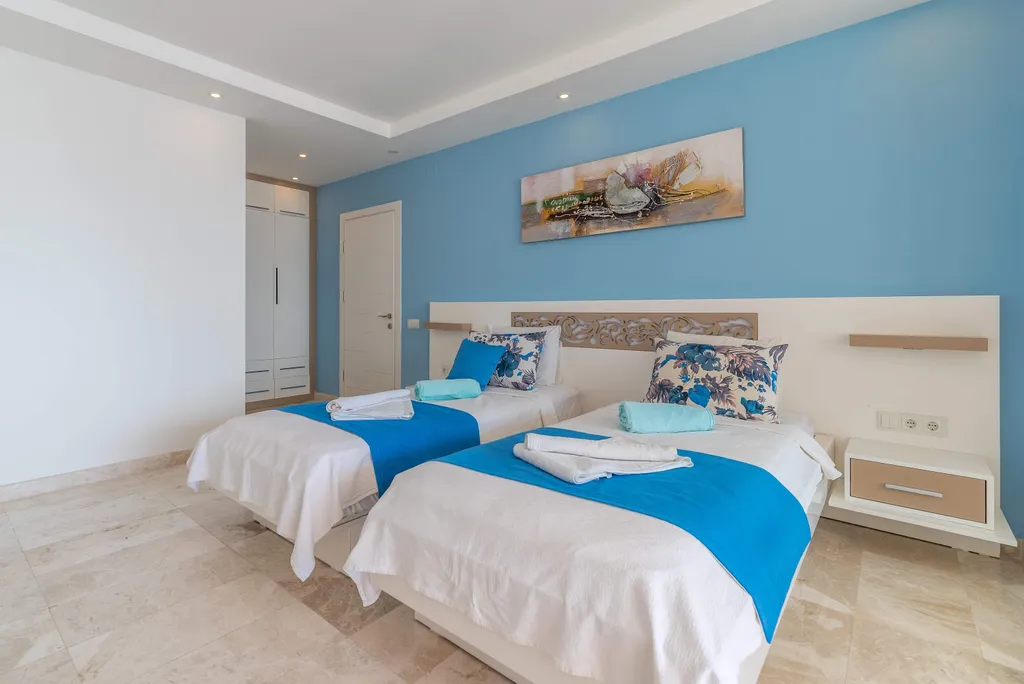 Вилла 466 с крытым бассейном с подогревом